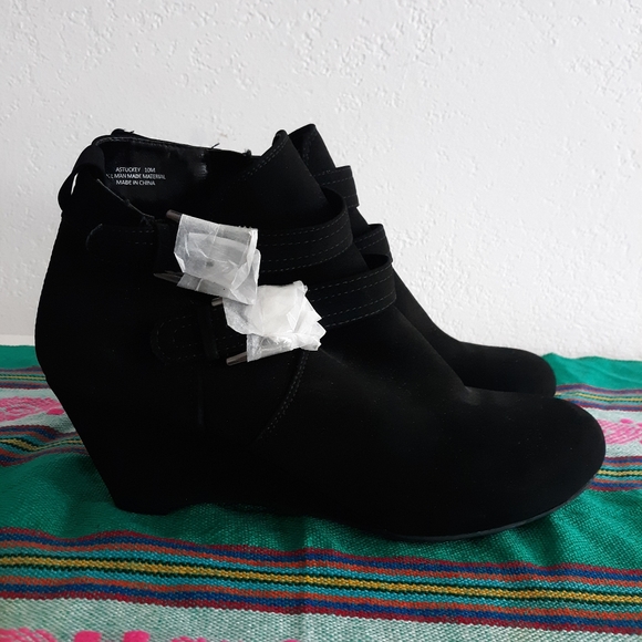 Unworn black wedge booties size 10 - Picture 13 of 13